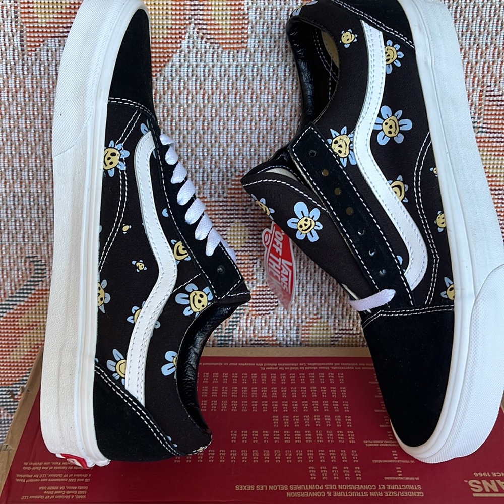Vans Men’s Old Skool
Trippy Grin Floral Black/
VN0Á5JMIY23
 sneakers - Picture 11 of 16